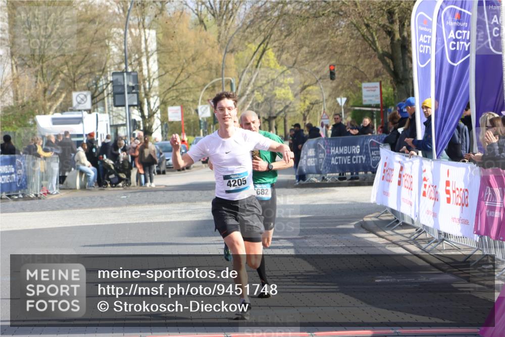 12.04.2026 - 45. Internationalen Wilhelmsburger Insellauf Strokosch-Dieckow http://msf.ph/oto/9451748 12.04.2026 10:18:11 Ziel 4205, 3682, 4475 meine-sportfotos.de