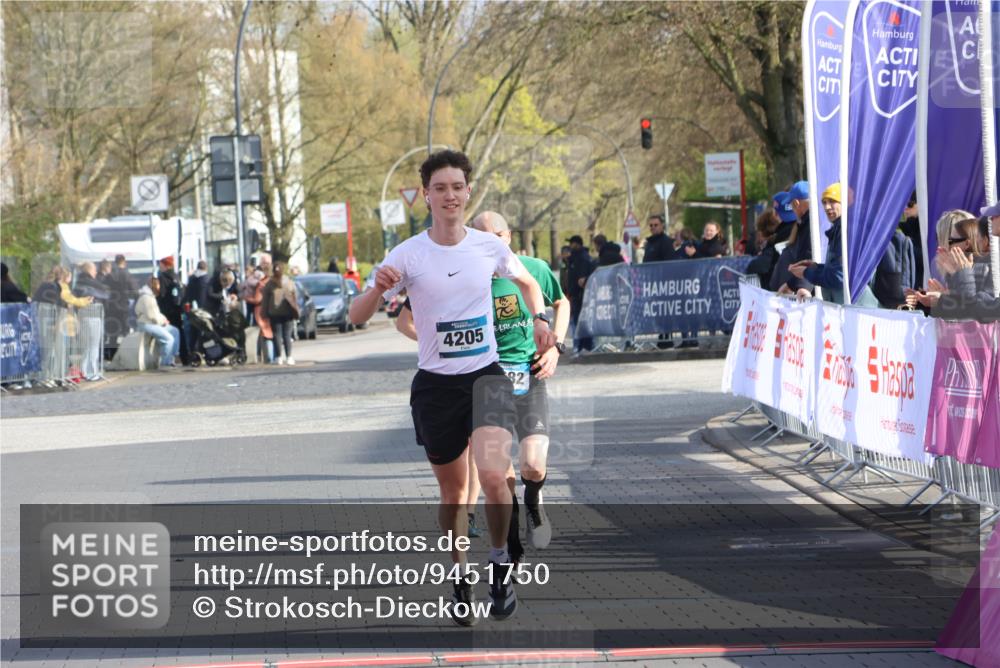 12.04.2026 - 45. Internationalen Wilhelmsburger Insellauf Strokosch-Dieckow http://msf.ph/oto/9451750 12.04.2026 10:18:11 Ziel 4205, 3682, 4475 meine-sportfotos.de