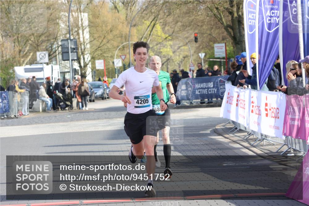 12.04.2026 - 45. Internationalen Wilhelmsburger Insellauf Strokosch-Dieckow http://msf.ph/oto/9451752 12.04.2026 10:18:11 Ziel 4205, 3682, 4475 meine-sportfotos.de