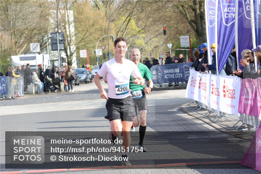 12.04.2026 - 45. Internationalen Wilhelmsburger Insellauf Strokosch-Dieckow http://msf.ph/oto/9451754 12.04.2026 10:18:12 Ziel 4205, 3682, 4475 meine-sportfotos.de