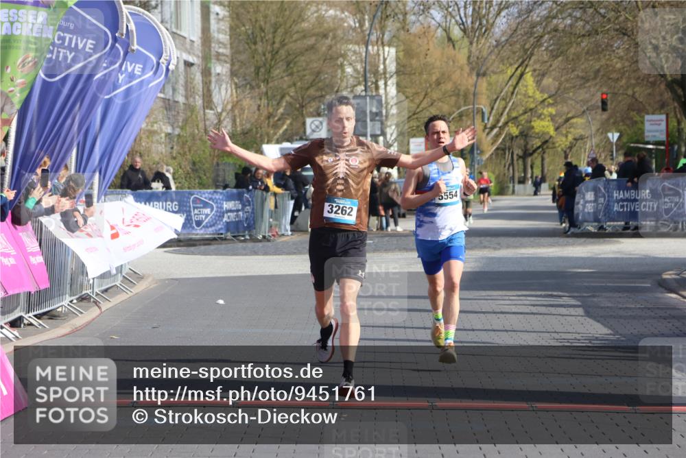 12.04.2026 - 45. Internationalen Wilhelmsburger Insellauf Strokosch-Dieckow http://msf.ph/oto/9451761 12.04.2026 10:18:45 Ziel 3262, 5554 meine-sportfotos.de