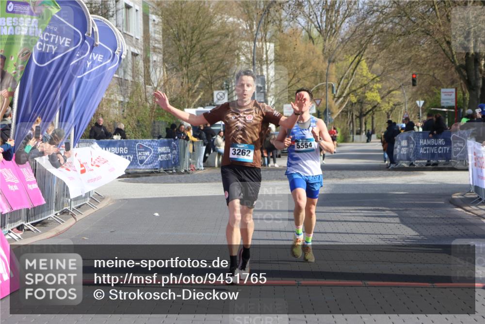 12.04.2026 - 45. Internationalen Wilhelmsburger Insellauf Strokosch-Dieckow http://msf.ph/oto/9451765 12.04.2026 10:18:45 Ziel 3262, 5554 meine-sportfotos.de