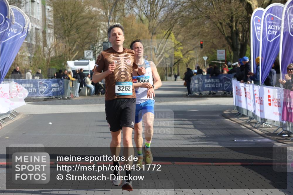 12.04.2026 - 45. Internationalen Wilhelmsburger Insellauf Strokosch-Dieckow http://msf.ph/oto/9451772 12.04.2026 10:18:46 Ziel 3262, 5554 meine-sportfotos.de