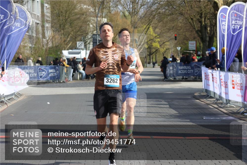 12.04.2026 - 45. Internationalen Wilhelmsburger Insellauf Strokosch-Dieckow http://msf.ph/oto/9451774 12.04.2026 10:18:46 Ziel 3262, 5554 meine-sportfotos.de