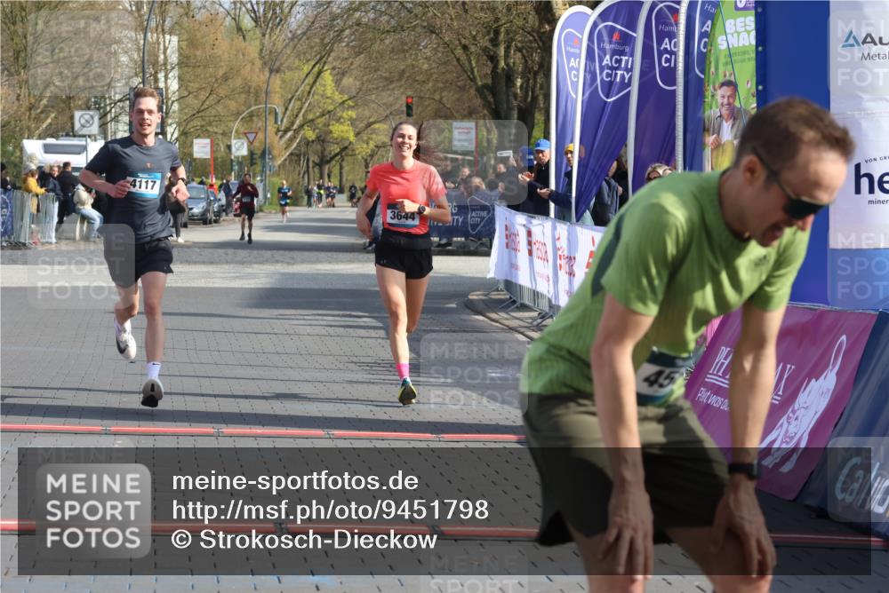12.04.2026 - 45. Internationalen Wilhelmsburger Insellauf Strokosch-Dieckow http://msf.ph/oto/9451798 12.04.2026 10:19:08 Ziel 4733, 4583, 4117, 3644 meine-sportfotos.de