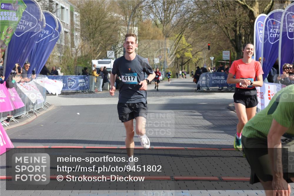 12.04.2026 - 45. Internationalen Wilhelmsburger Insellauf Strokosch-Dieckow http://msf.ph/oto/9451802 12.04.2026 10:19:10 Ziel 4117, 3644 meine-sportfotos.de