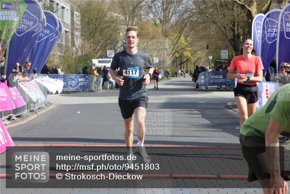 12.04.2026 - 45. Internationalen Wilhelmsburger Insellauf Strokosch-Dieckow http://msf.ph/oto/9451803 12.04.2026 10:19:10 Ziel 4117, 3644 meine-sportfotos.de