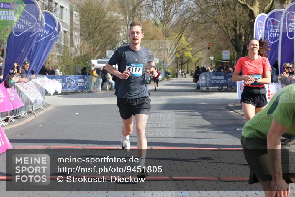 12.04.2026 - 45. Internationalen Wilhelmsburger Insellauf Strokosch-Dieckow http://msf.ph/oto/9451805 12.04.2026 10:19:10 Ziel 4117, 3644 meine-sportfotos.de