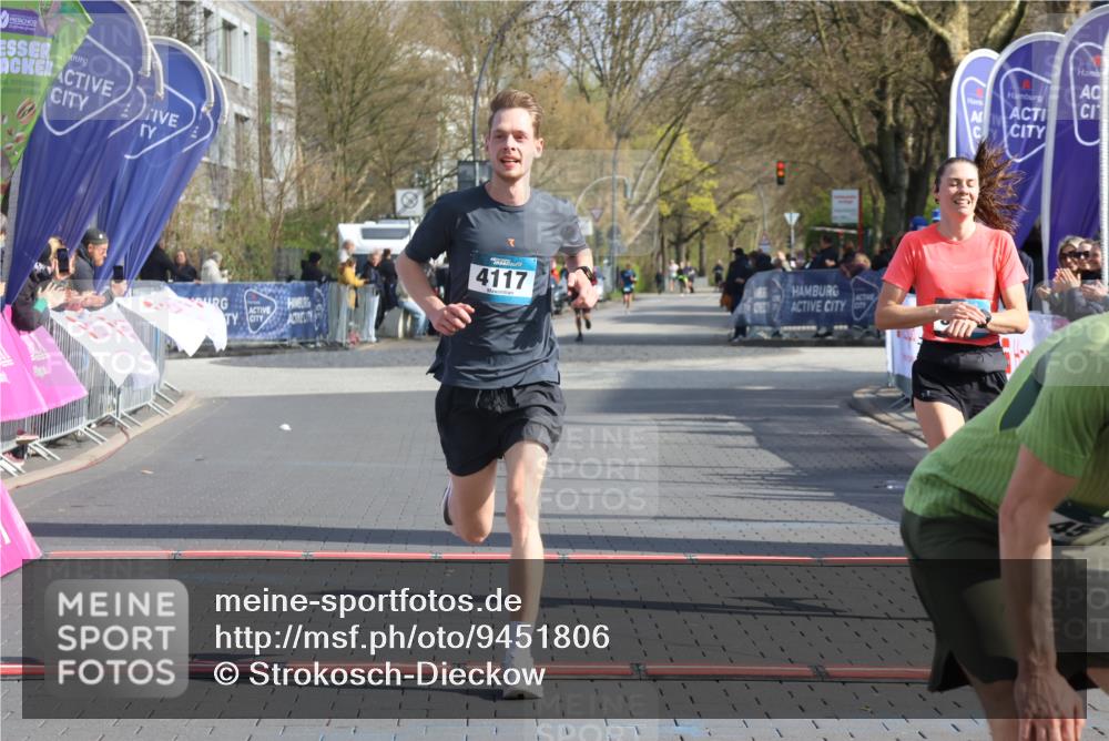 12.04.2026 - 45. Internationalen Wilhelmsburger Insellauf Strokosch-Dieckow http://msf.ph/oto/9451806 12.04.2026 10:19:10 Ziel 4117, 3644 meine-sportfotos.de