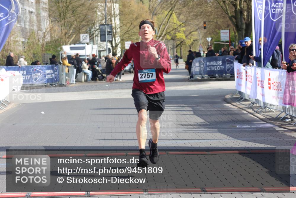 12.04.2026 - 45. Internationalen Wilhelmsburger Insellauf Strokosch-Dieckow http://msf.ph/oto/9451809 12.04.2026 10:19:23 Ziel 2757 meine-sportfotos.de
