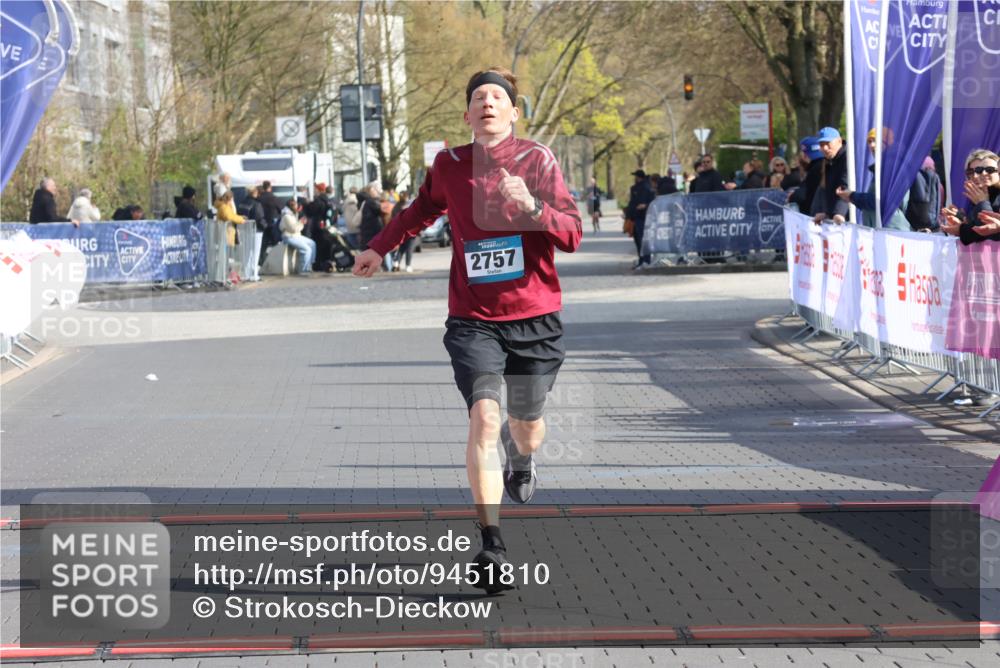 12.04.2026 - 45. Internationalen Wilhelmsburger Insellauf Strokosch-Dieckow http://msf.ph/oto/9451810 12.04.2026 10:19:23 Ziel 2757 meine-sportfotos.de