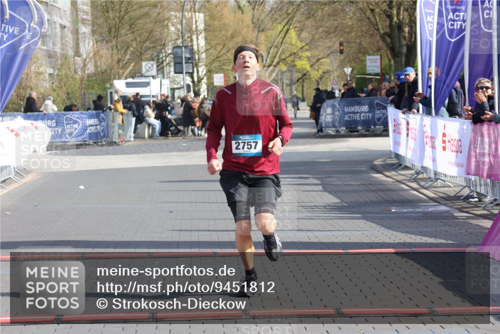 12.04.2026 - 45. Internationalen Wilhelmsburger Insellauf Strokosch-Dieckow http://msf.ph/oto/9451812 12.04.2026 10:19:23 Ziel 2757 meine-sportfotos.de