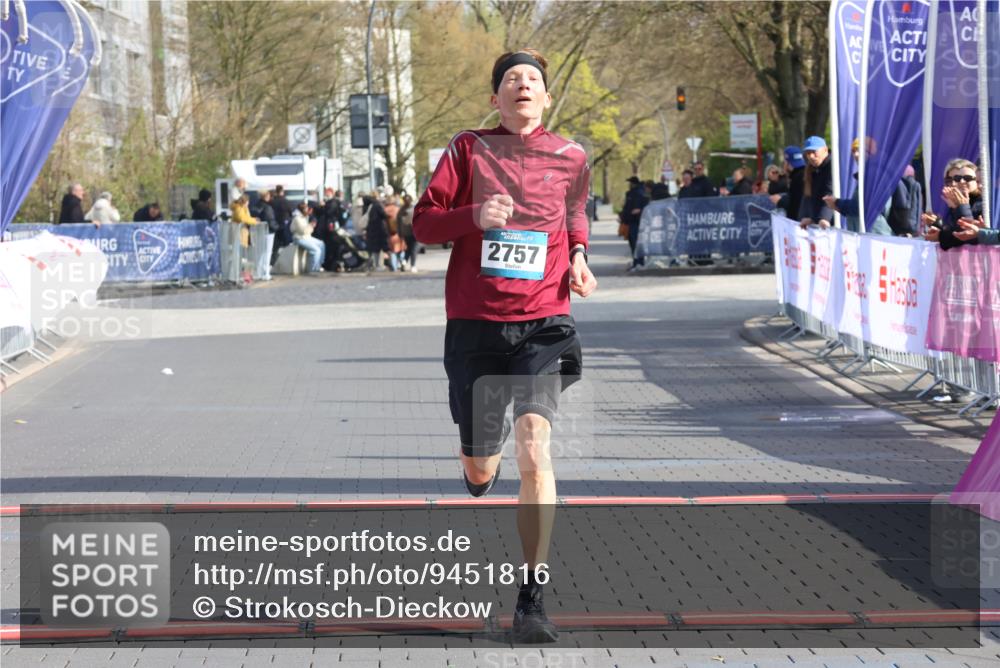 12.04.2026 - 45. Internationalen Wilhelmsburger Insellauf Strokosch-Dieckow http://msf.ph/oto/9451816 12.04.2026 10:19:24 Ziel 2757 meine-sportfotos.de