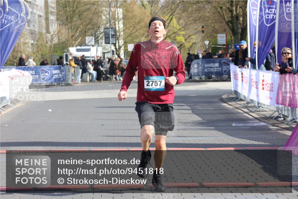 12.04.2026 - 45. Internationalen Wilhelmsburger Insellauf Strokosch-Dieckow http://msf.ph/oto/9451818 12.04.2026 10:19:24 Ziel 2757 meine-sportfotos.de