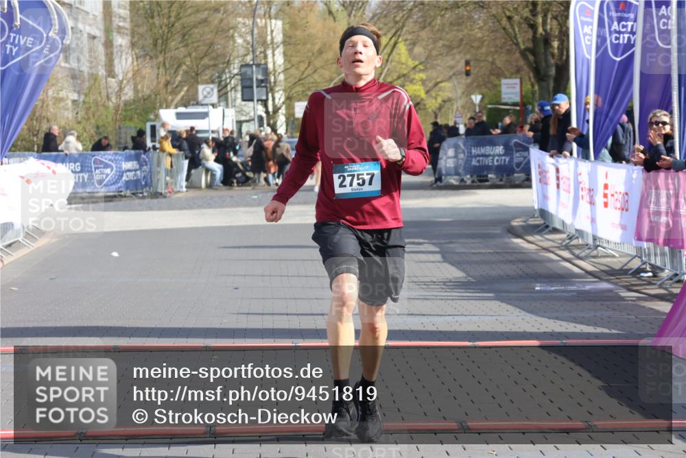 12.04.2026 - 45. Internationalen Wilhelmsburger Insellauf Strokosch-Dieckow http://msf.ph/oto/9451819 12.04.2026 10:19:24 Ziel 2757 meine-sportfotos.de