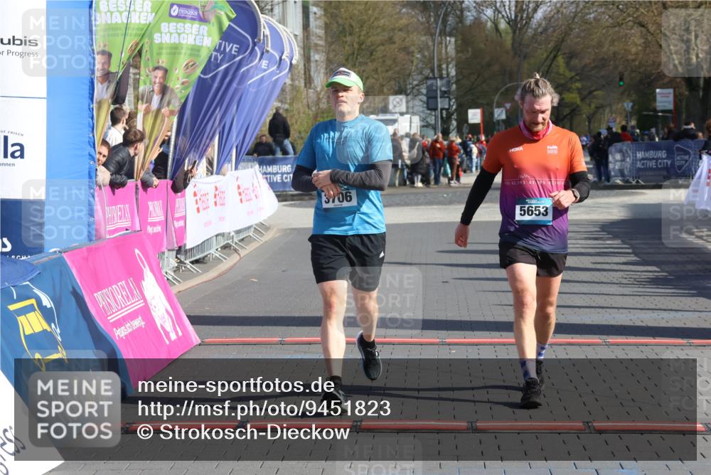 12.04.2026 - 45. Internationalen Wilhelmsburger Insellauf Strokosch-Dieckow http://msf.ph/oto/9451823 12.04.2026 10:32:01 Ziel 2780, 5653, 3706 meine-sportfotos.de