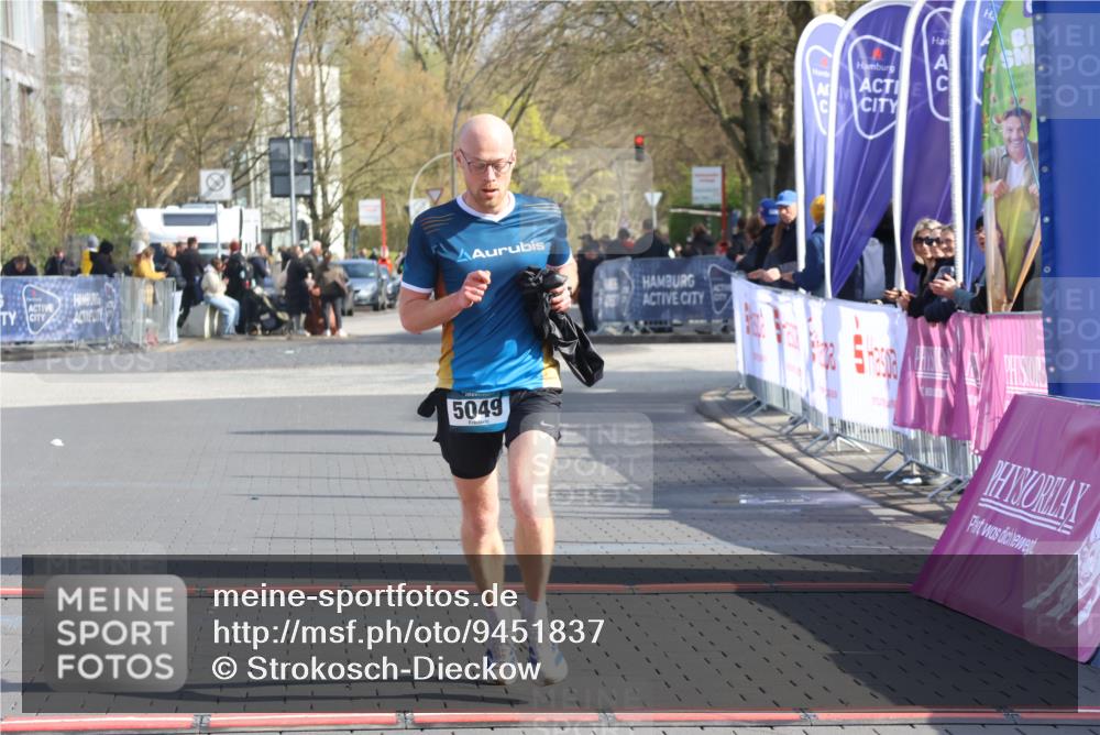 12.04.2026 - 45. Internationalen Wilhelmsburger Insellauf Strokosch-Dieckow http://msf.ph/oto/9451837 12.04.2026 10:19:34 Ziel 5049 meine-sportfotos.de