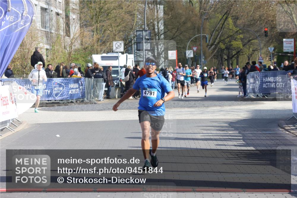 12.04.2026 - 45. Internationalen Wilhelmsburger Insellauf Strokosch-Dieckow http://msf.ph/oto/9451844 12.04.2026 10:32:16 Ziel 4791 meine-sportfotos.de