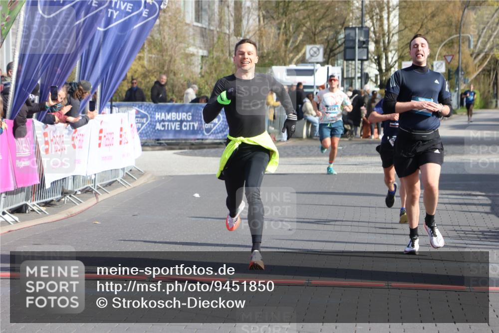 12.04.2026 - 45. Internationalen Wilhelmsburger Insellauf Strokosch-Dieckow http://msf.ph/oto/9451850 12.04.2026 10:19:43 Ziel 2671, 2549, 3289 meine-sportfotos.de