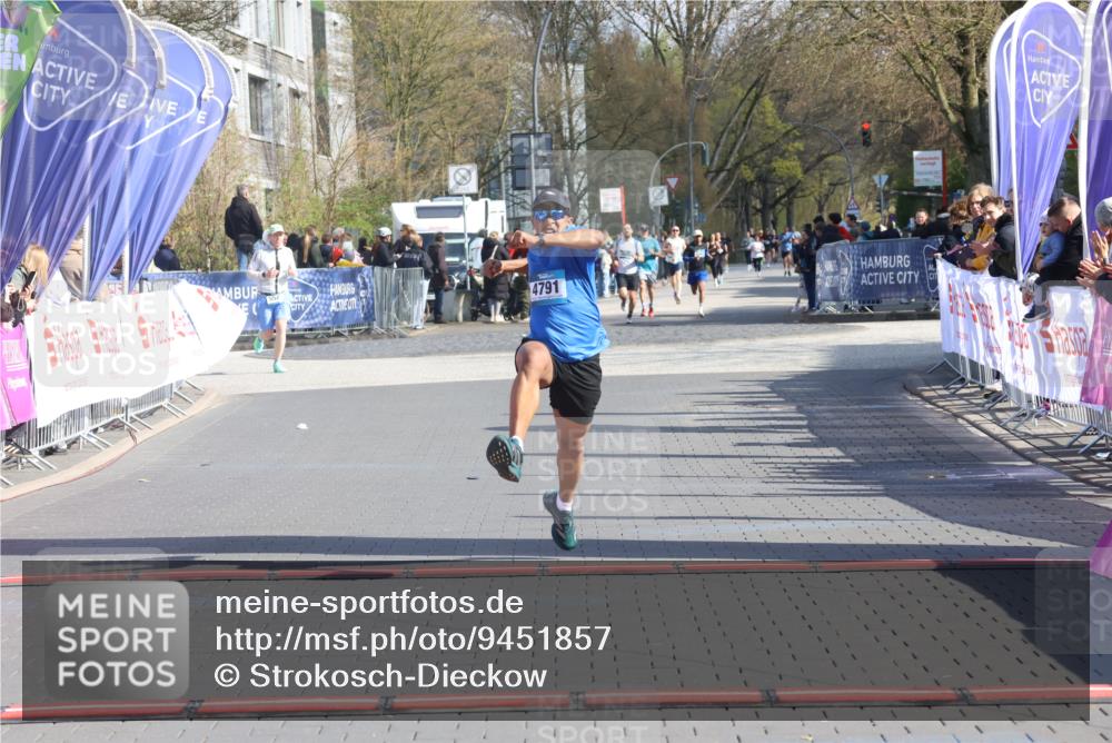 12.04.2026 - 45. Internationalen Wilhelmsburger Insellauf Strokosch-Dieckow http://msf.ph/oto/9451857 12.04.2026 10:32:16 Ziel 4791 meine-sportfotos.de