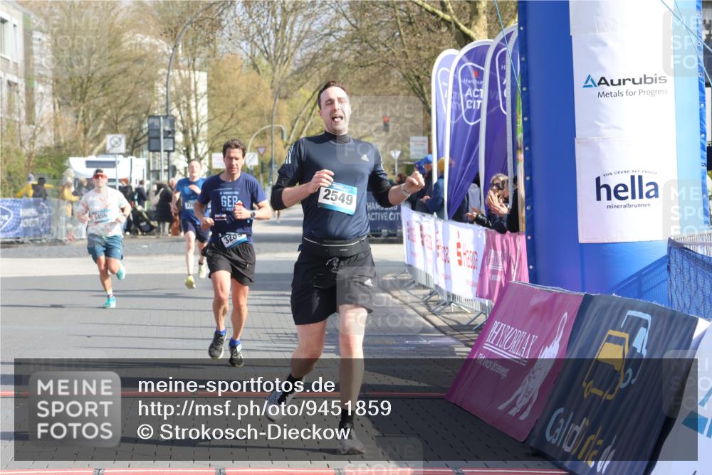 12.04.2026 - 45. Internationalen Wilhelmsburger Insellauf Strokosch-Dieckow http://msf.ph/oto/9451859 12.04.2026 10:19:45 Ziel 2671, 2549, 3289, 5456, 2789 meine-sportfotos.de