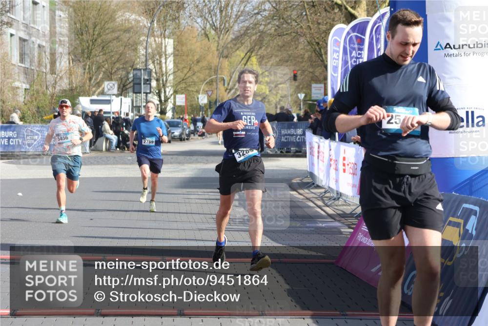 12.04.2026 - 45. Internationalen Wilhelmsburger Insellauf Strokosch-Dieckow http://msf.ph/oto/9451864 12.04.2026 10:19:46 Ziel 2671, 2549, 3289, 5456, 2789 meine-sportfotos.de