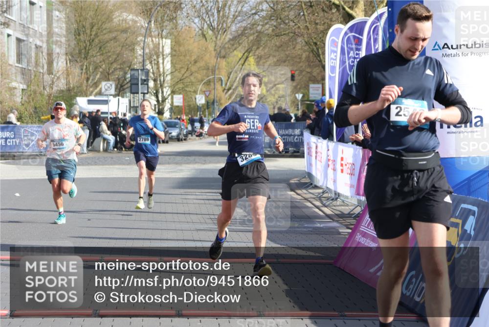 12.04.2026 - 45. Internationalen Wilhelmsburger Insellauf Strokosch-Dieckow http://msf.ph/oto/9451866 12.04.2026 10:19:46 Ziel 2671, 2549, 3289, 5456, 2789 meine-sportfotos.de