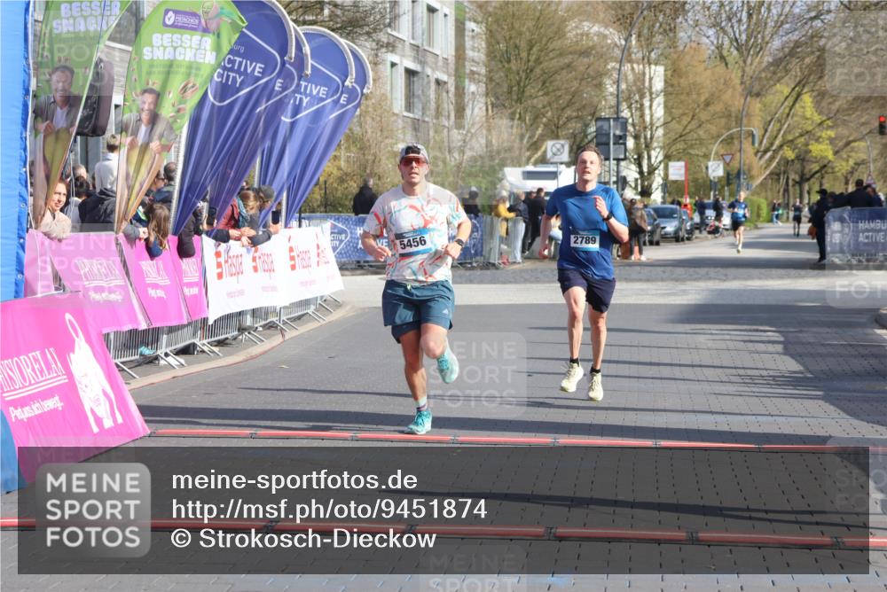 12.04.2026 - 45. Internationalen Wilhelmsburger Insellauf Strokosch-Dieckow http://msf.ph/oto/9451874 12.04.2026 10:19:47 Ziel 2671, 2549, 3289, 5456, 2789 meine-sportfotos.de