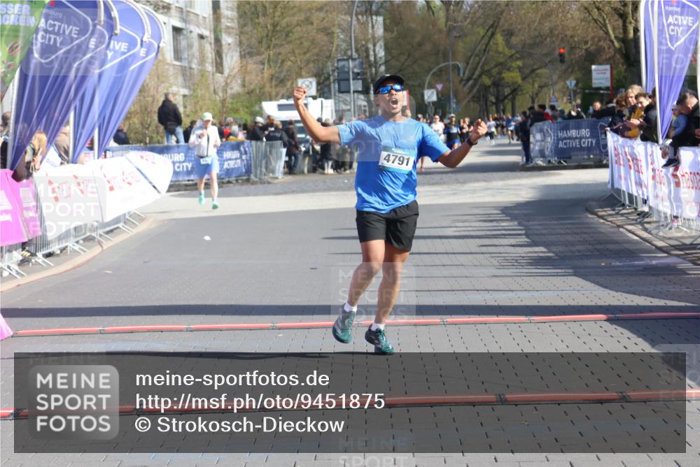 12.04.2026 - 45. Internationalen Wilhelmsburger Insellauf Strokosch-Dieckow http://msf.ph/oto/9451875 12.04.2026 10:32:17 Ziel 4791 meine-sportfotos.de