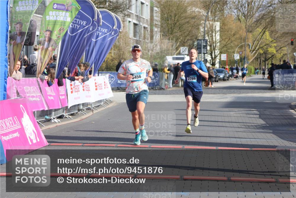 12.04.2026 - 45. Internationalen Wilhelmsburger Insellauf Strokosch-Dieckow http://msf.ph/oto/9451876 12.04.2026 10:19:48 Ziel 2671, 2549, 3289, 5456, 2789 meine-sportfotos.de