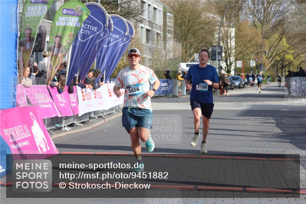 12.04.2026 - 45. Internationalen Wilhelmsburger Insellauf Strokosch-Dieckow http://msf.ph/oto/9451882 12.04.2026 10:19:48 Ziel 2671, 2549, 3289, 5456, 2789 meine-sportfotos.de