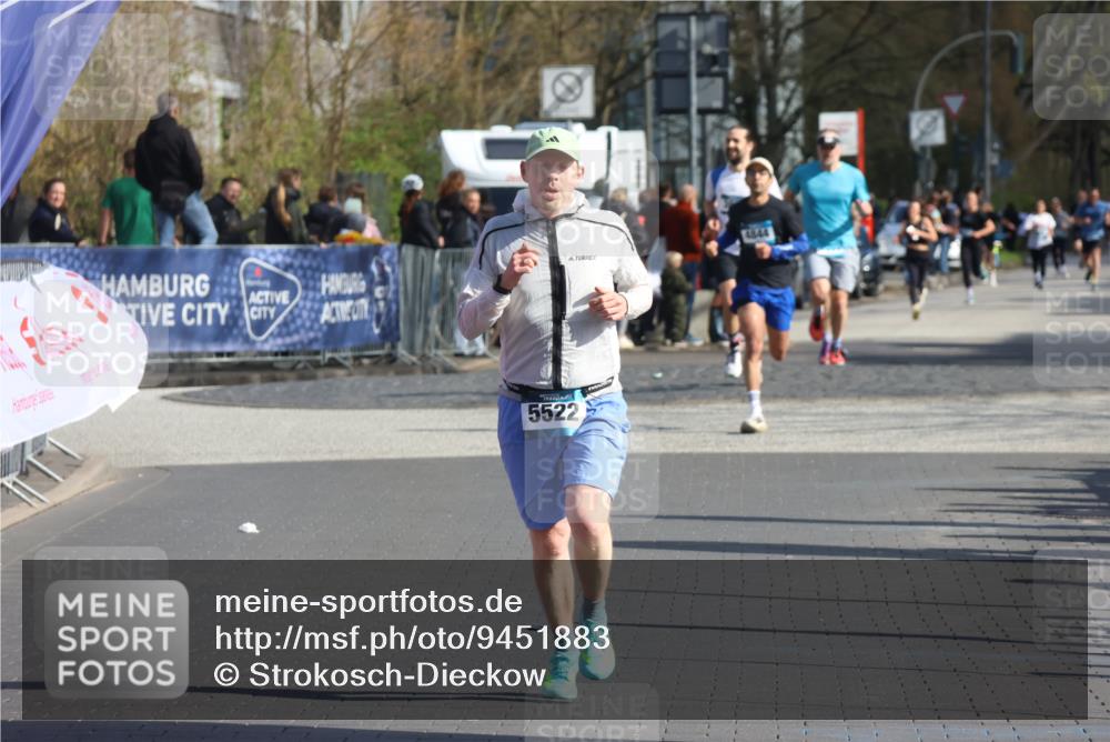 12.04.2026 - 45. Internationalen Wilhelmsburger Insellauf Strokosch-Dieckow http://msf.ph/oto/9451883 12.04.2026 10:32:22 Ziel 5522 meine-sportfotos.de