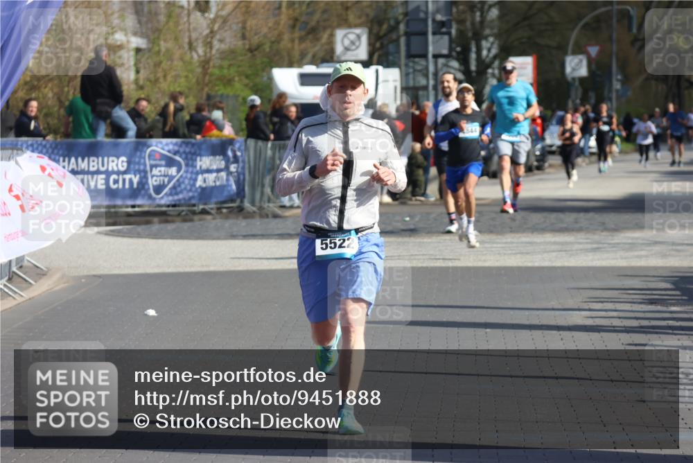 12.04.2026 - 45. Internationalen Wilhelmsburger Insellauf Strokosch-Dieckow http://msf.ph/oto/9451888 12.04.2026 10:32:22 Ziel 5522 meine-sportfotos.de