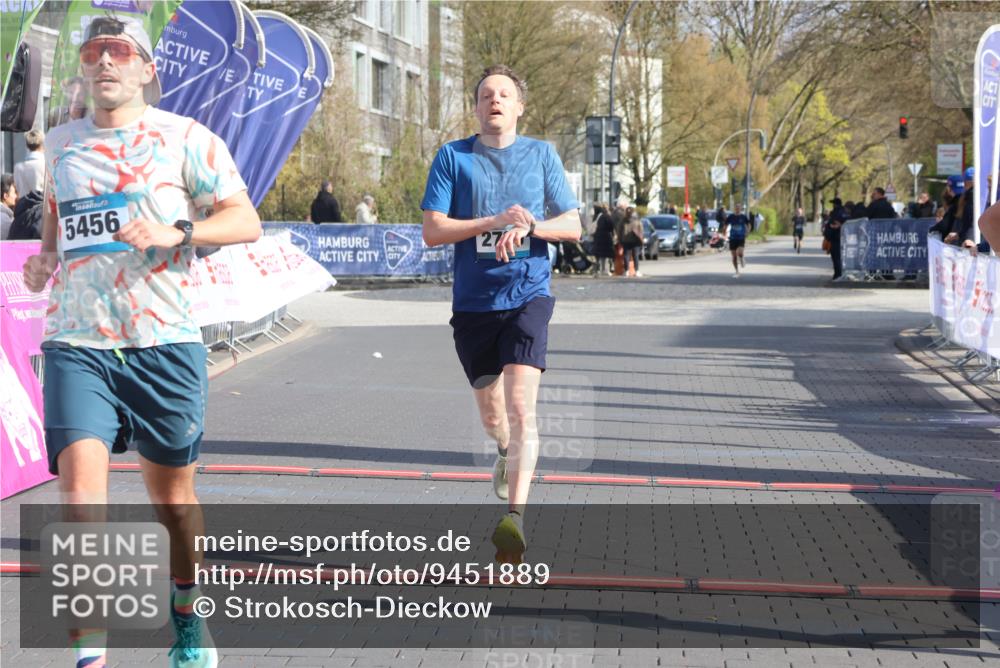 12.04.2026 - 45. Internationalen Wilhelmsburger Insellauf Strokosch-Dieckow http://msf.ph/oto/9451889 12.04.2026 10:19:49 Ziel 2671, 2549, 3289, 5456, 2789 meine-sportfotos.de