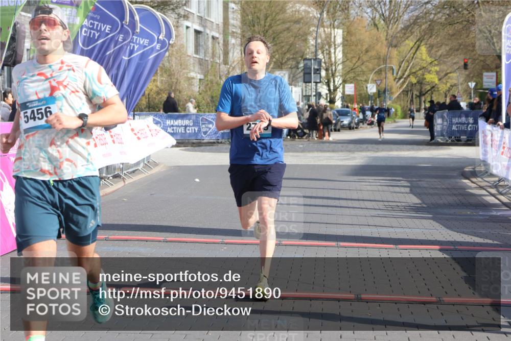12.04.2026 - 45. Internationalen Wilhelmsburger Insellauf Strokosch-Dieckow http://msf.ph/oto/9451890 12.04.2026 10:19:49 Ziel 2671, 2549, 3289, 5456, 2789 meine-sportfotos.de