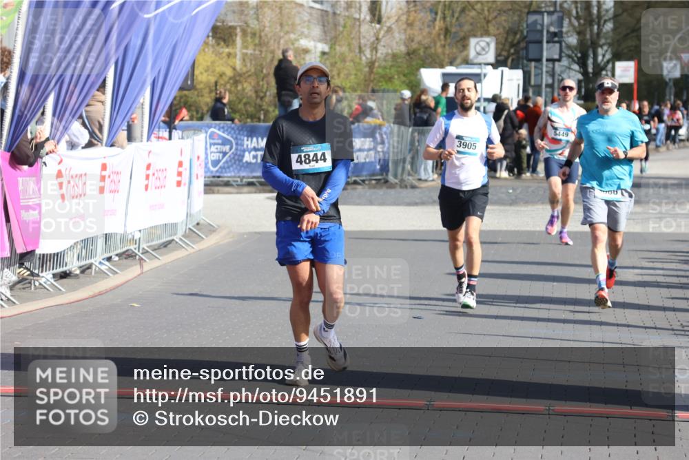 12.04.2026 - 45. Internationalen Wilhelmsburger Insellauf Strokosch-Dieckow http://msf.ph/oto/9451891 12.04.2026 10:32:27 Ziel 5522, 4844, 3666 meine-sportfotos.de