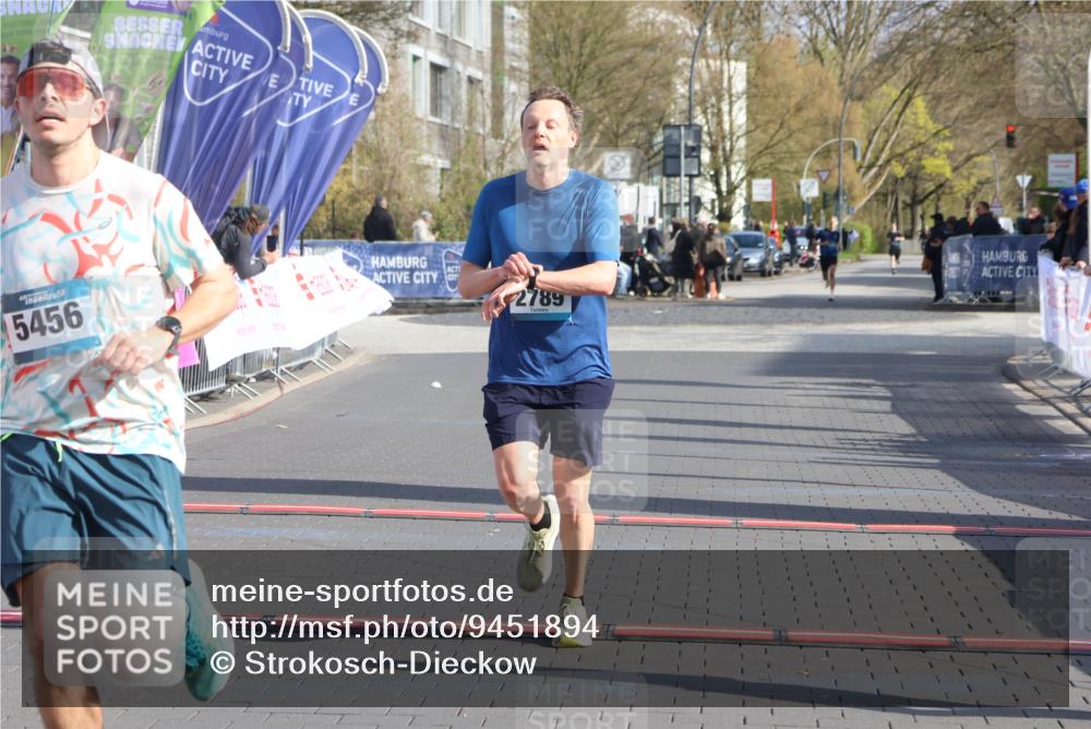 12.04.2026 - 45. Internationalen Wilhelmsburger Insellauf Strokosch-Dieckow http://msf.ph/oto/9451894 12.04.2026 10:19:50 Ziel 3289, 5456, 2789 meine-sportfotos.de