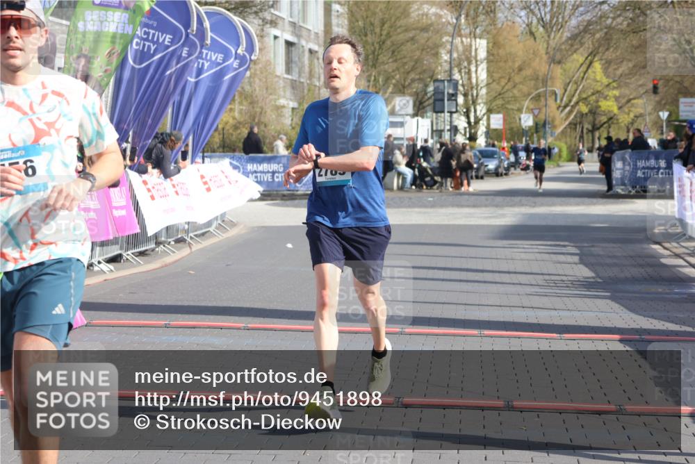 12.04.2026 - 45. Internationalen Wilhelmsburger Insellauf Strokosch-Dieckow http://msf.ph/oto/9451898 12.04.2026 10:19:50 Ziel 3289, 5456, 2789 meine-sportfotos.de