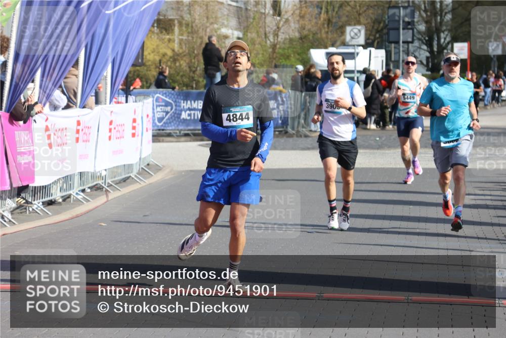 12.04.2026 - 45. Internationalen Wilhelmsburger Insellauf Strokosch-Dieckow http://msf.ph/oto/9451901 12.04.2026 10:32:28 Ziel 5522, 4844, 3666, 3905 meine-sportfotos.de