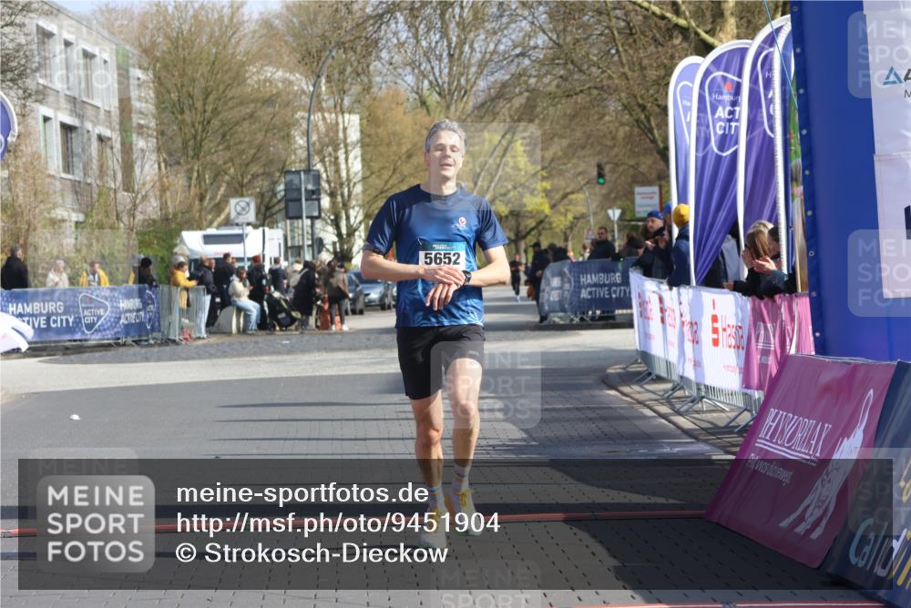 12.04.2026 - 45. Internationalen Wilhelmsburger Insellauf Strokosch-Dieckow http://msf.ph/oto/9451904 12.04.2026 10:20:03 Ziel 5652 meine-sportfotos.de