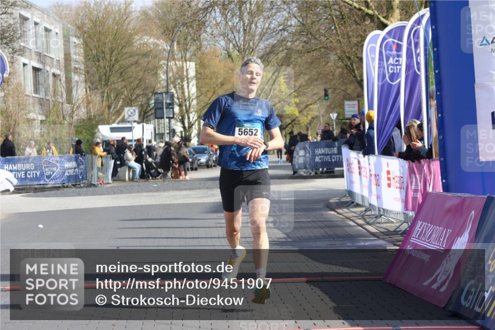 12.04.2026 - 45. Internationalen Wilhelmsburger Insellauf Strokosch-Dieckow http://msf.ph/oto/9451907 12.04.2026 10:20:03 Ziel 5652 meine-sportfotos.de