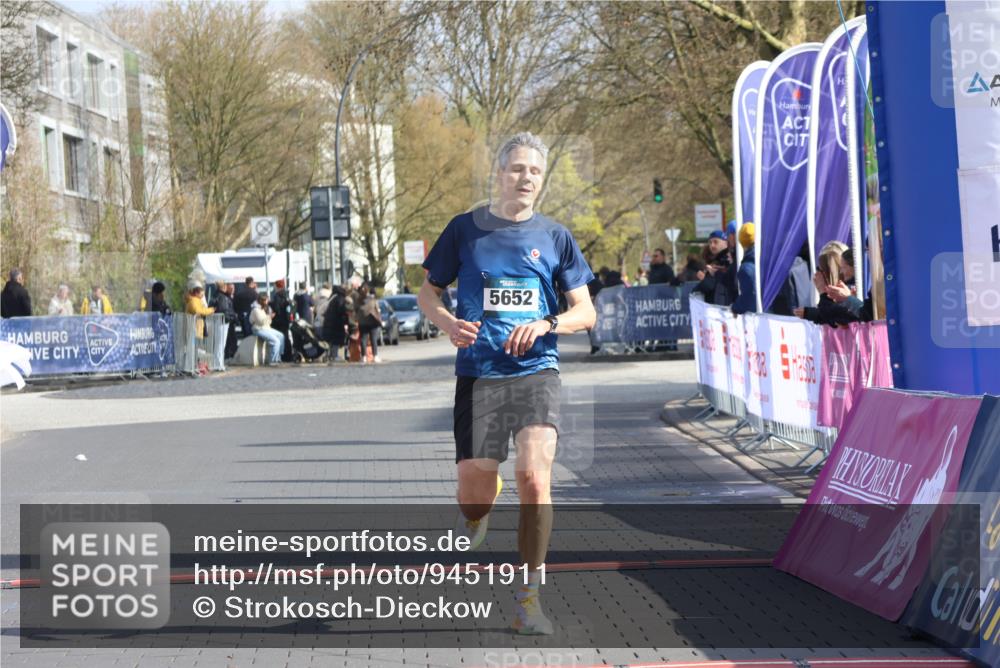 12.04.2026 - 45. Internationalen Wilhelmsburger Insellauf Strokosch-Dieckow http://msf.ph/oto/9451911 12.04.2026 10:20:04 Ziel 5652 meine-sportfotos.de