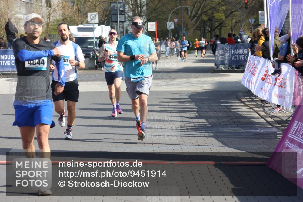 12.04.2026 - 45. Internationalen Wilhelmsburger Insellauf Strokosch-Dieckow http://msf.ph/oto/9451914 12.04.2026 10:32:29 Ziel 4844, 3666, 3905, 5449 meine-sportfotos.de