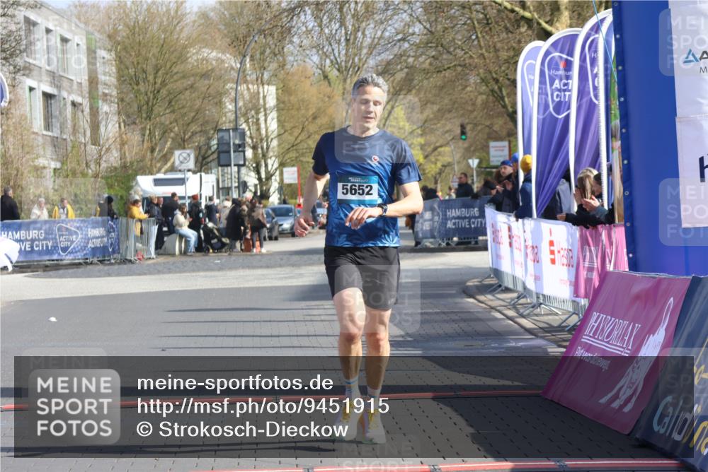 12.04.2026 - 45. Internationalen Wilhelmsburger Insellauf Strokosch-Dieckow http://msf.ph/oto/9451915 12.04.2026 10:20:04 Ziel 5652 meine-sportfotos.de