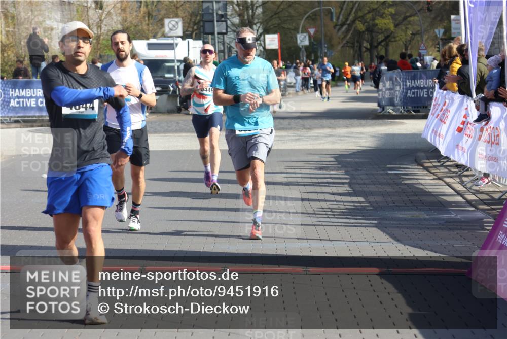12.04.2026 - 45. Internationalen Wilhelmsburger Insellauf Strokosch-Dieckow http://msf.ph/oto/9451916 12.04.2026 10:32:29 Ziel 4844, 3666, 3905, 5449 meine-sportfotos.de
