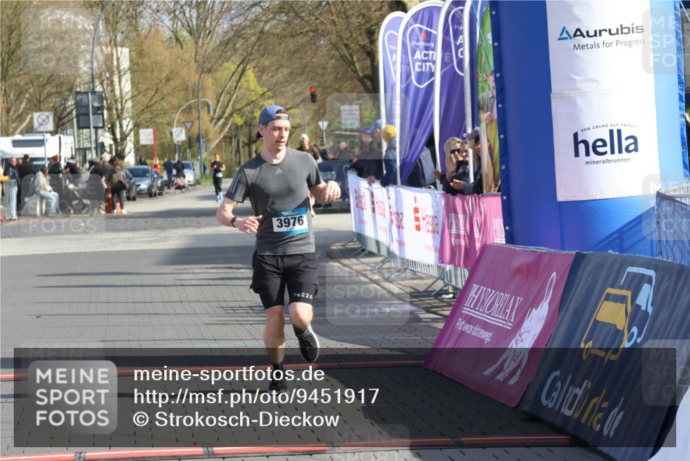 12.04.2026 - 45. Internationalen Wilhelmsburger Insellauf Strokosch-Dieckow http://msf.ph/oto/9451917 12.04.2026 10:20:11 Ziel 3976 meine-sportfotos.de