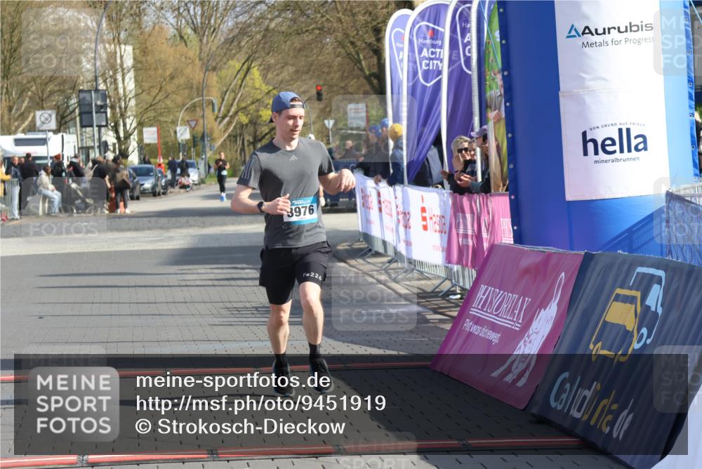 12.04.2026 - 45. Internationalen Wilhelmsburger Insellauf Strokosch-Dieckow http://msf.ph/oto/9451919 12.04.2026 10:20:11 Ziel 3976 meine-sportfotos.de