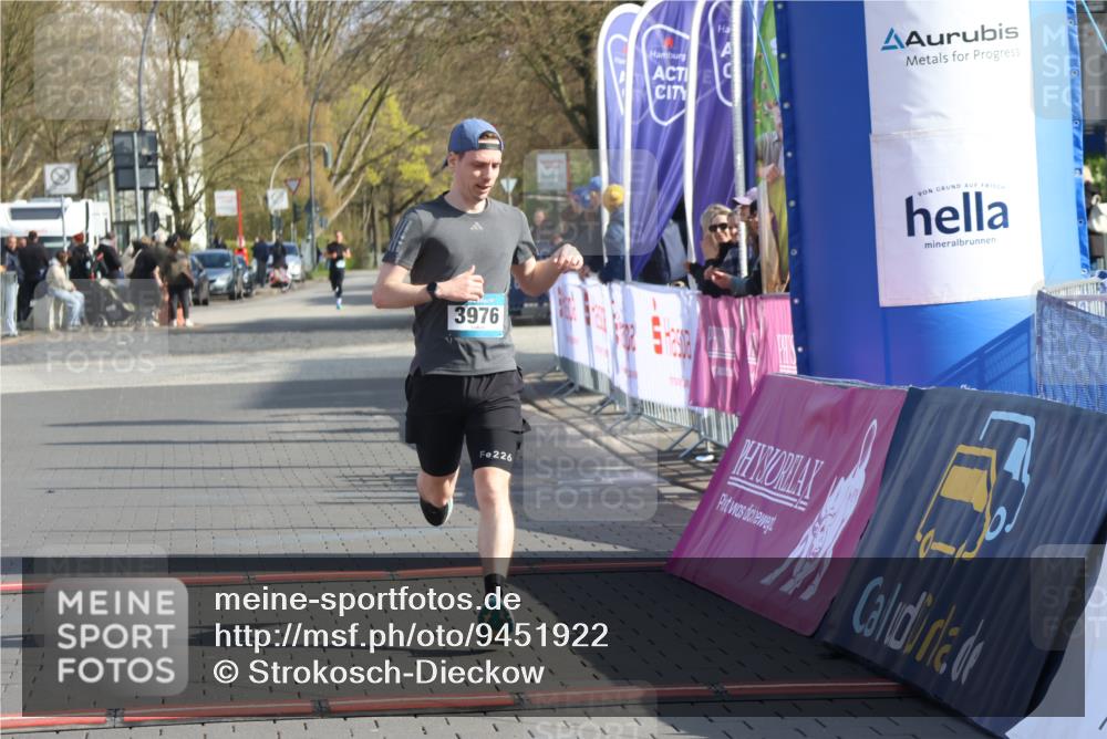 12.04.2026 - 45. Internationalen Wilhelmsburger Insellauf Strokosch-Dieckow http://msf.ph/oto/9451922 12.04.2026 10:20:11 Ziel 3976 meine-sportfotos.de