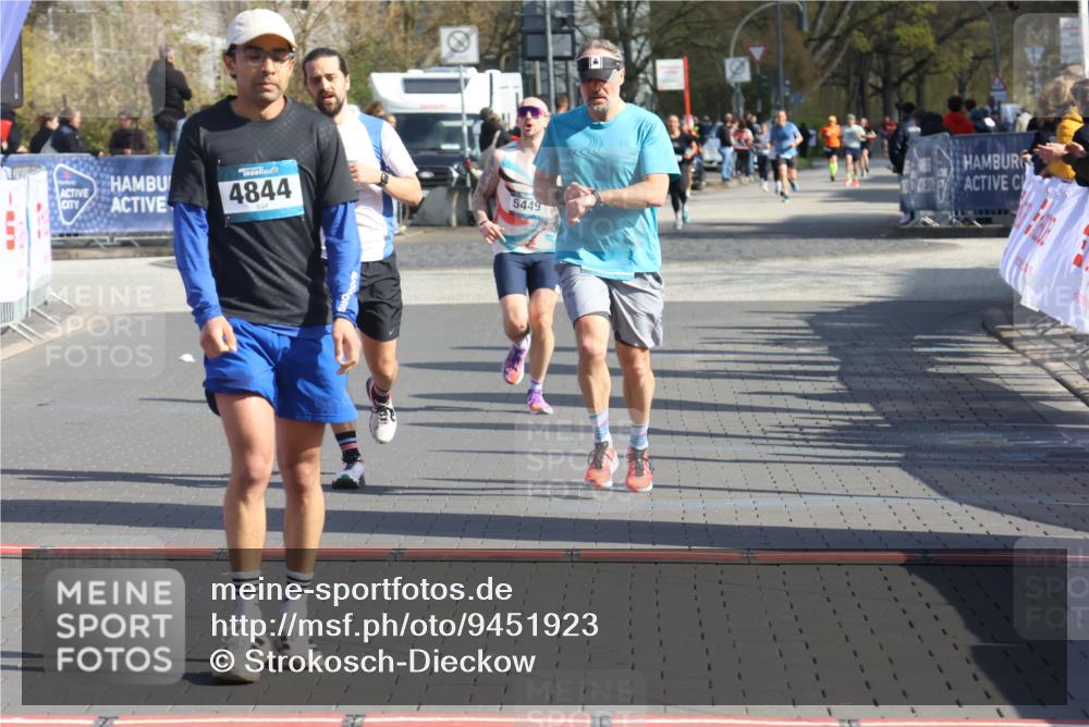 12.04.2026 - 45. Internationalen Wilhelmsburger Insellauf Strokosch-Dieckow http://msf.ph/oto/9451923 12.04.2026 10:32:29 Ziel 4844, 3666, 3905, 5449 meine-sportfotos.de