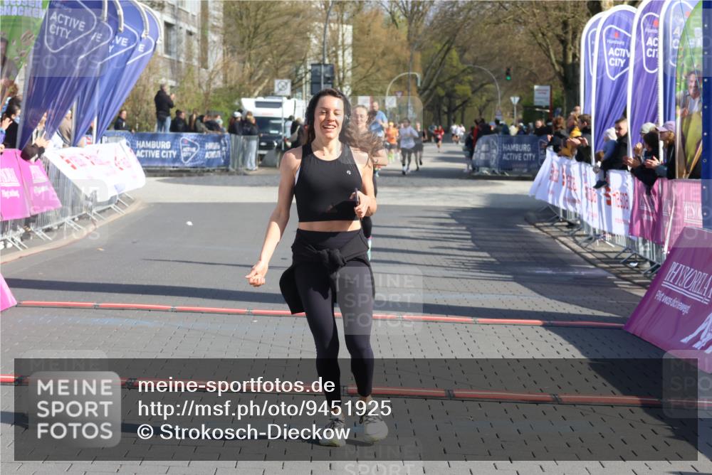 12.04.2026 - 45. Internationalen Wilhelmsburger Insellauf Strokosch-Dieckow http://msf.ph/oto/9451925 12.04.2026 10:32:42 Ziel 4554, 4378 meine-sportfotos.de